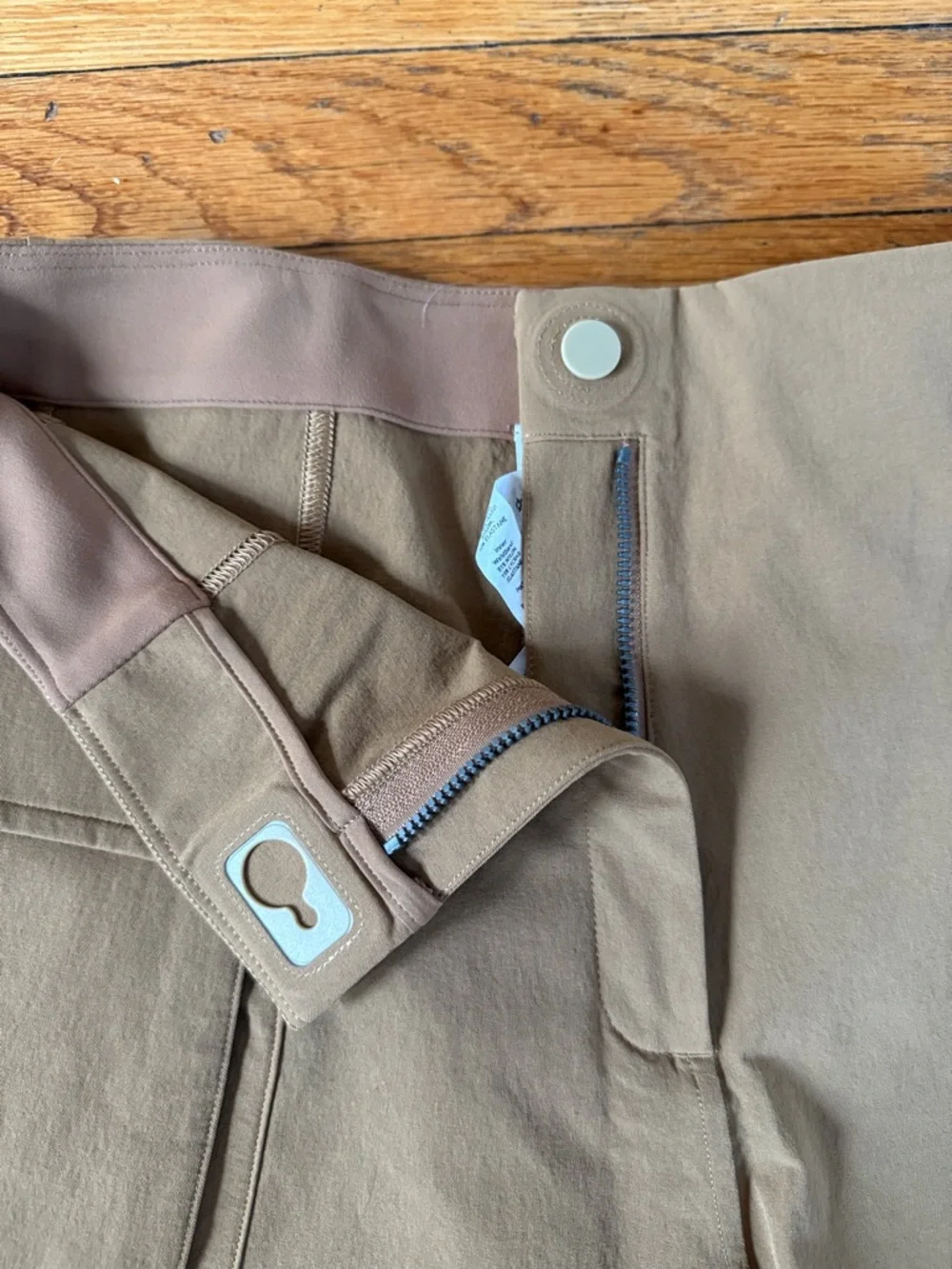 Lululemon High-Rise Cargo Pocket Women’s Shorts — Taupe - Picture 4 of 8